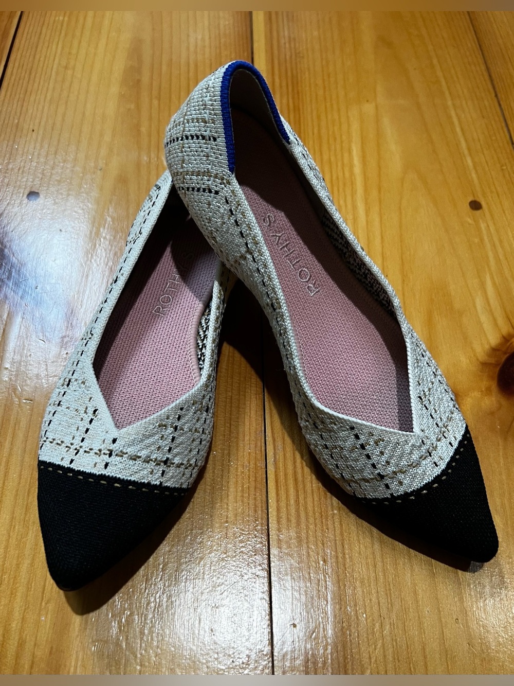 LIKE NEW ! Rothy's The Point in Moonlight Tweed with Cap Toe Cream/Black. SZ 7.5